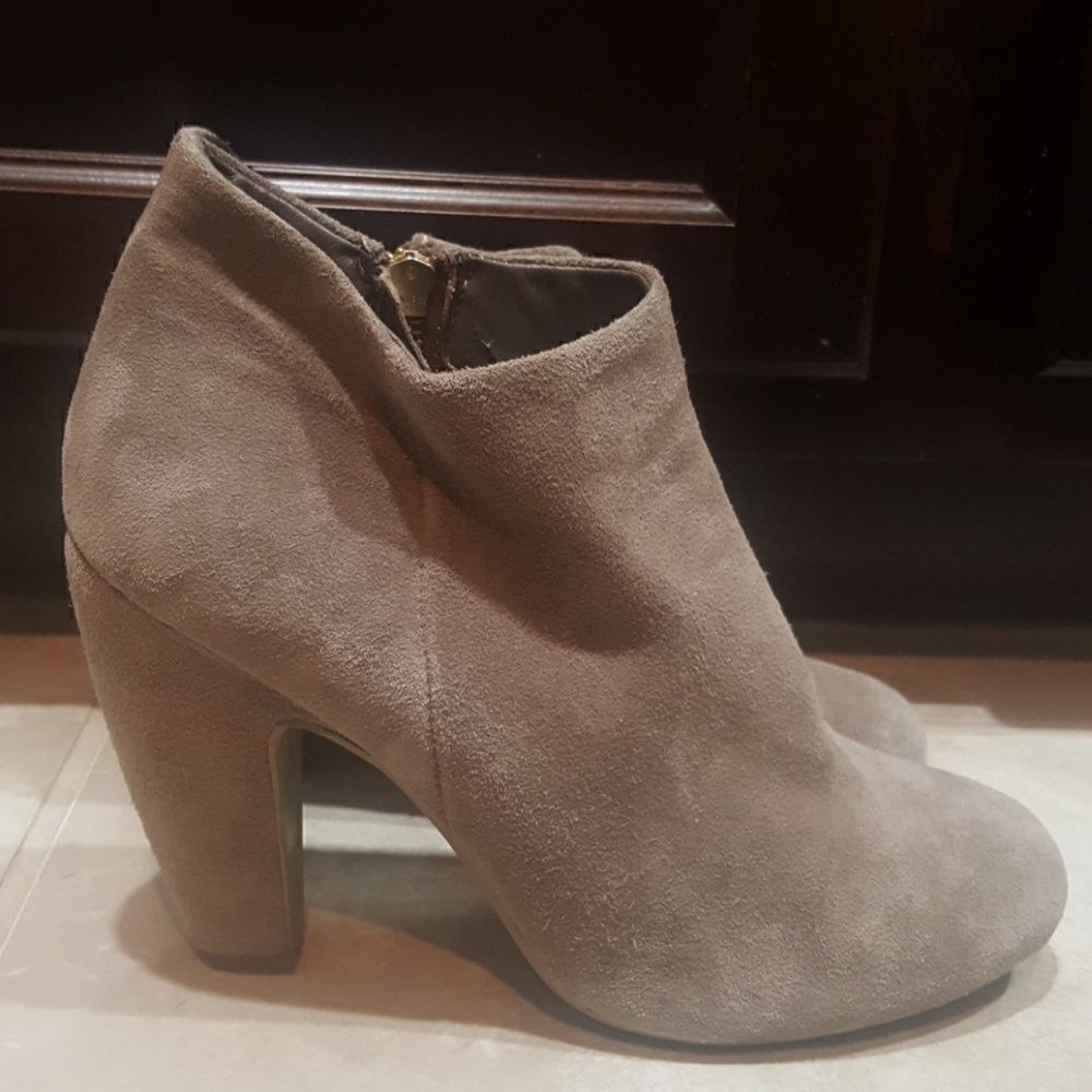 STEVE MADDEN Putty Suede Booties - Size 10